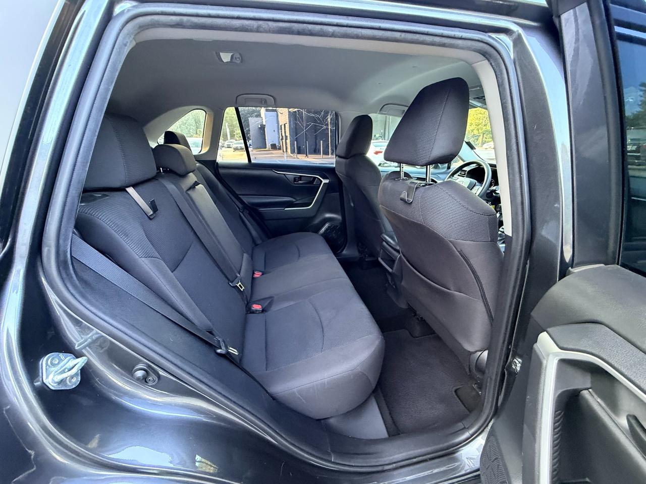 Toyota RAV4 LE 2020