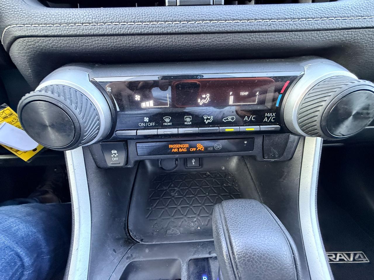 Toyota RAV4 LE 2020