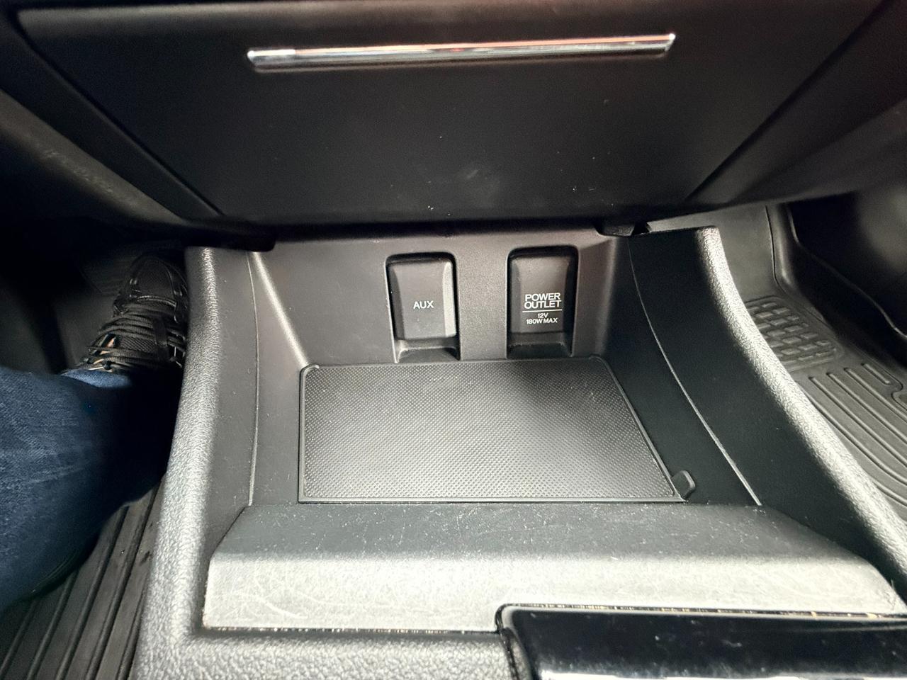 Honda Civic LX Sedan 5-Speed AT 2013