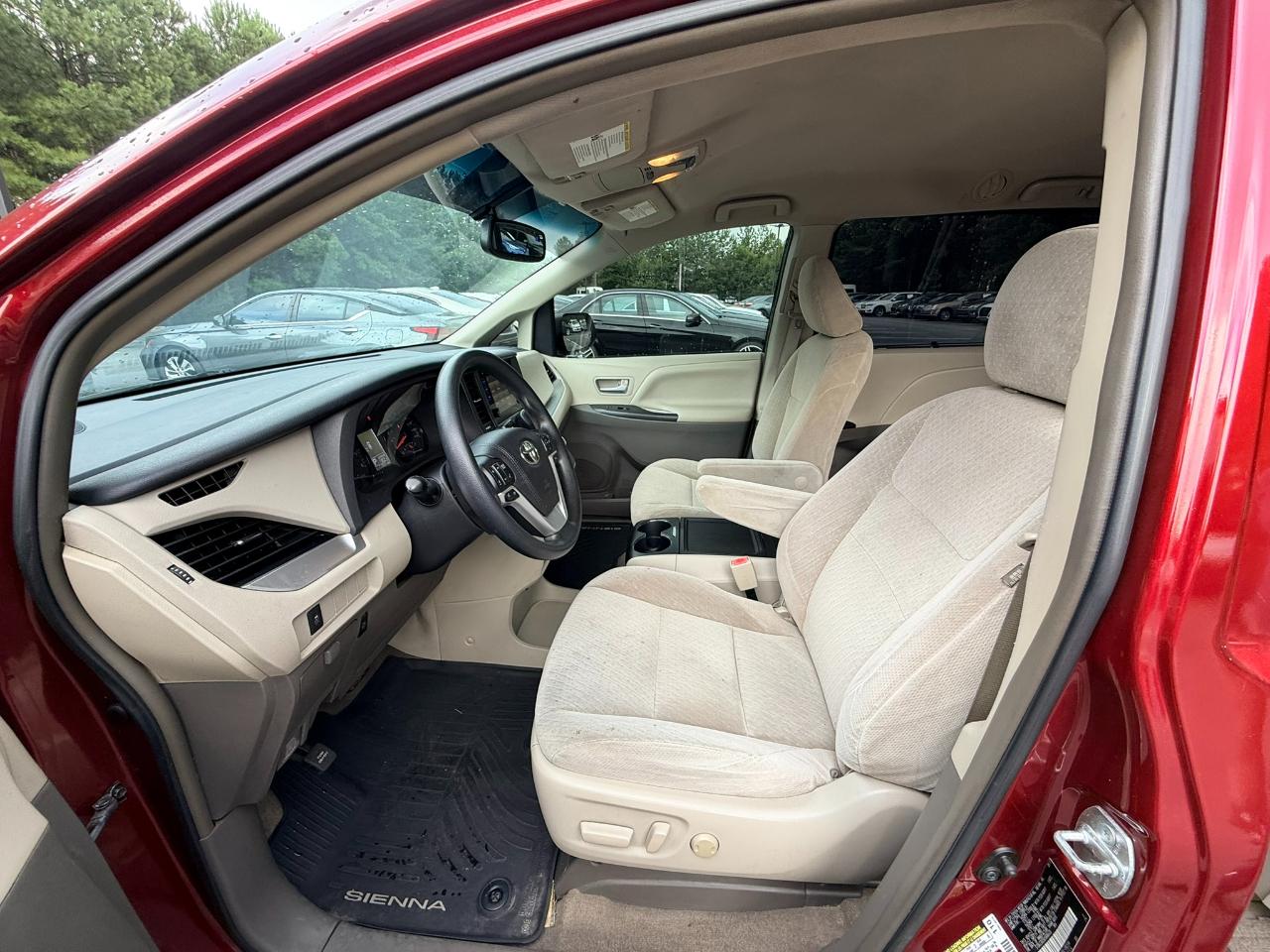 Toyota Sienna LE 8-Passenger 2017