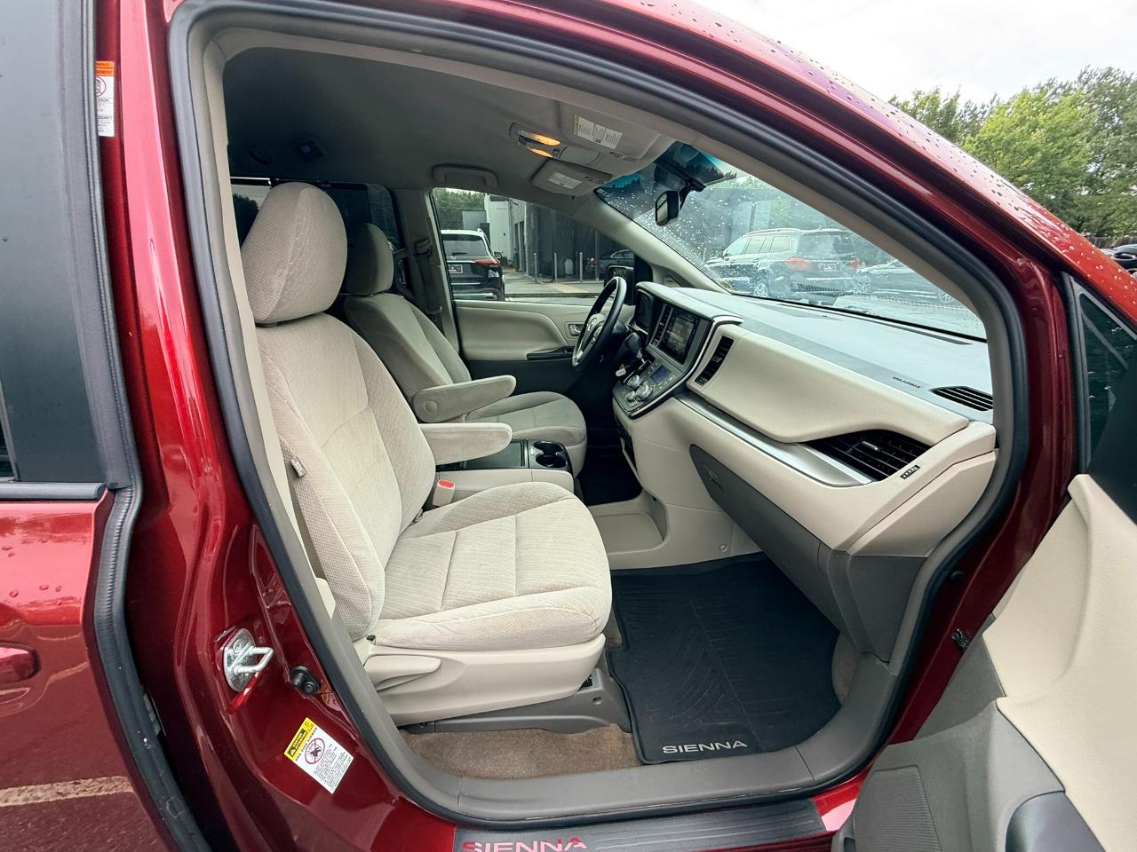 Toyota Sienna LE 8-Passenger 2017