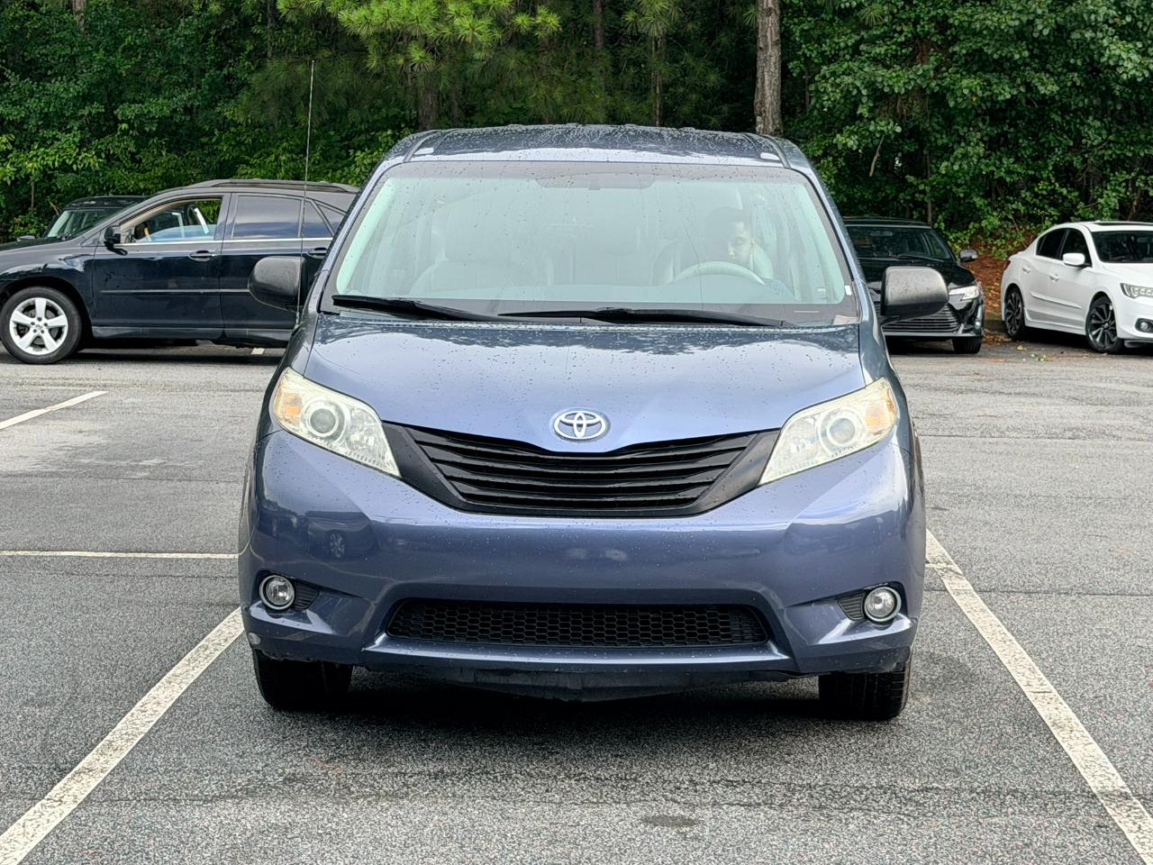Toyota Sienna FWD 7-Passenger V6 2013