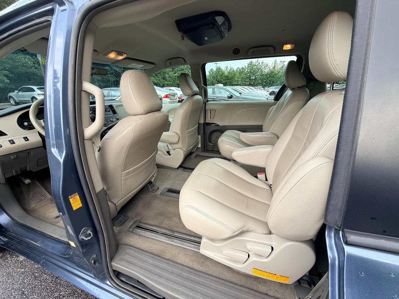 Toyota Sienna FWD 7-Passenger V6 2013