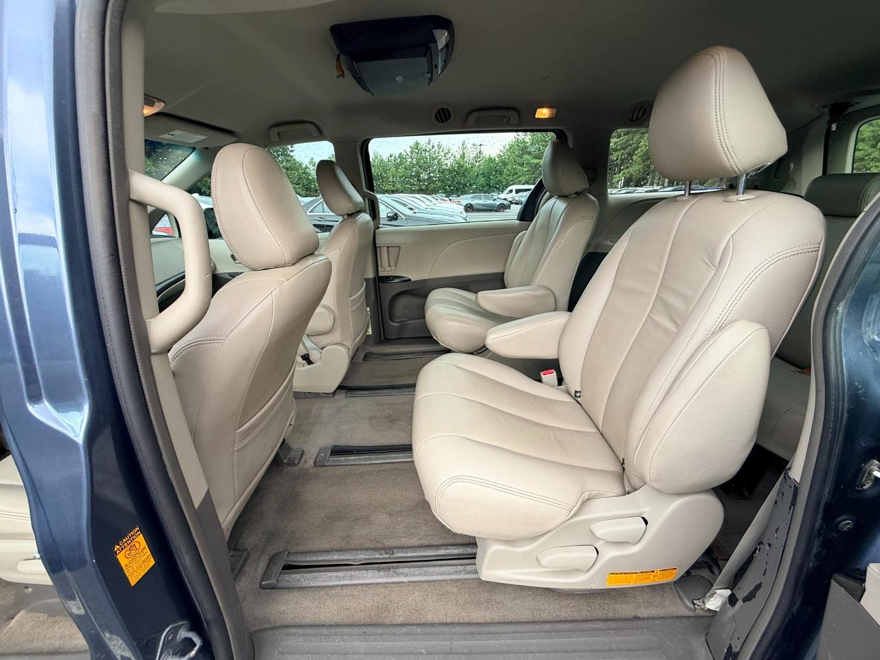 Toyota Sienna FWD 7-Passenger V6 2013