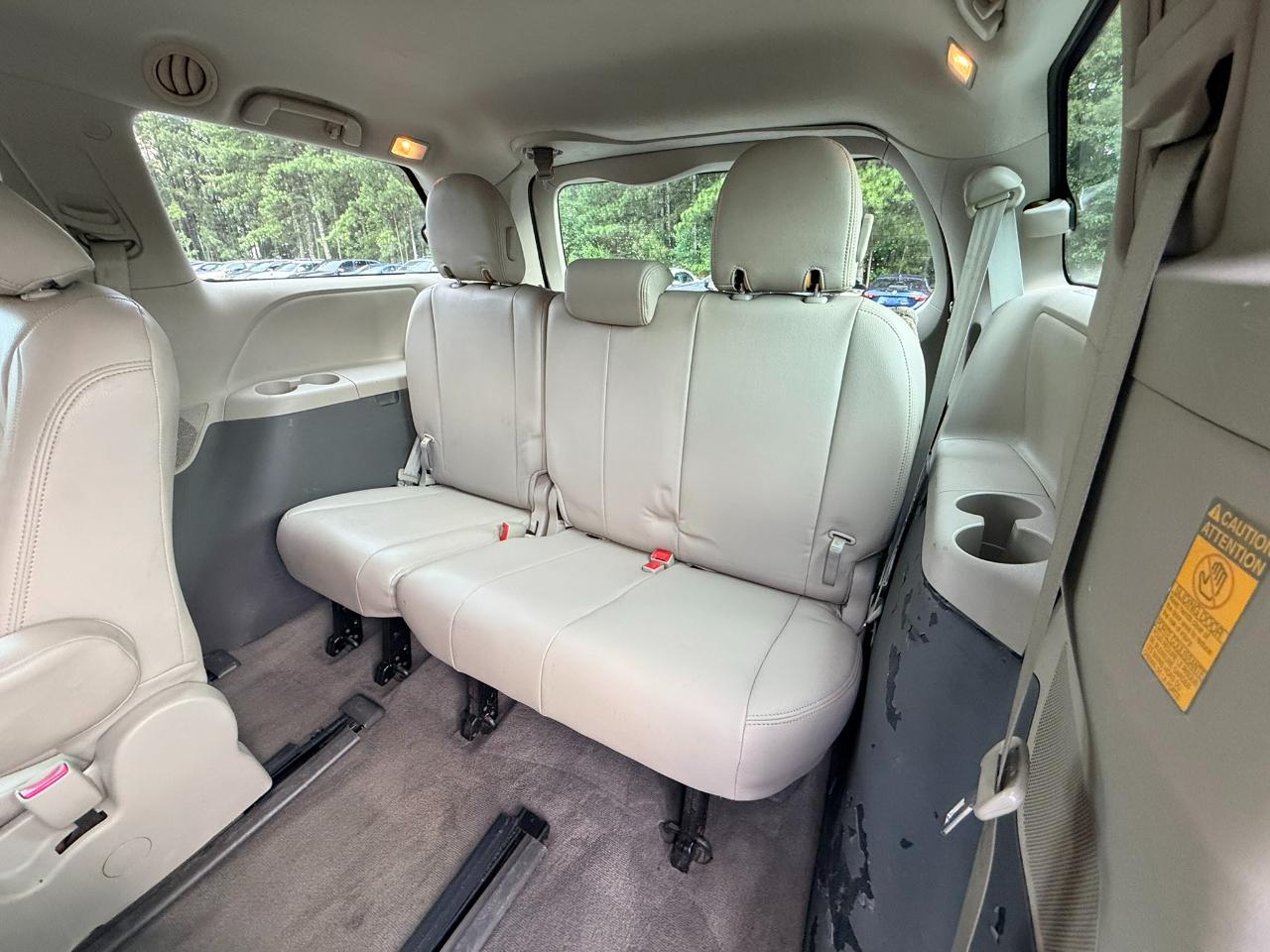Toyota Sienna FWD 7-Passenger V6 2013