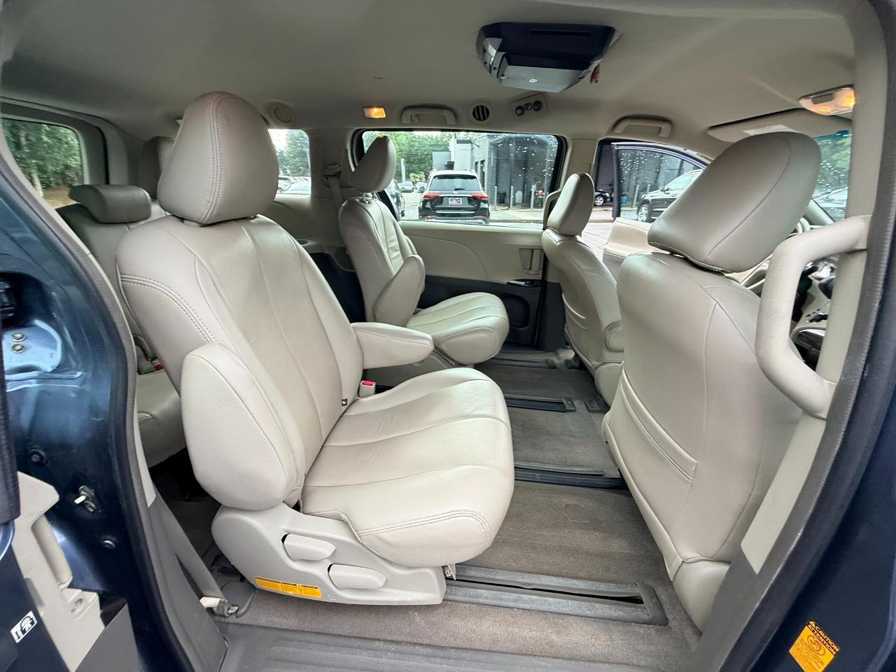 Toyota Sienna FWD 7-Passenger V6 2013