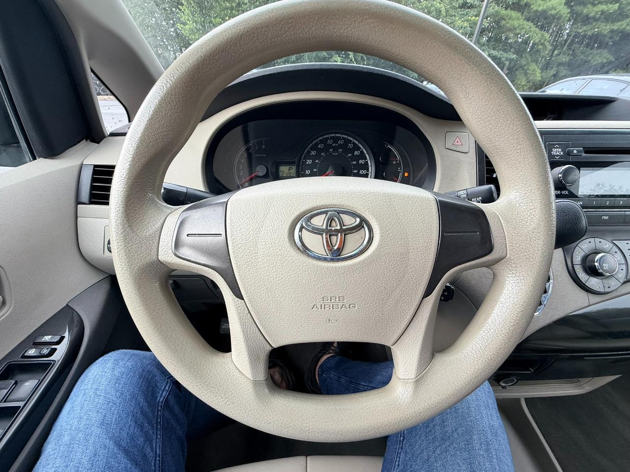 Toyota Sienna FWD 7-Passenger V6 2013