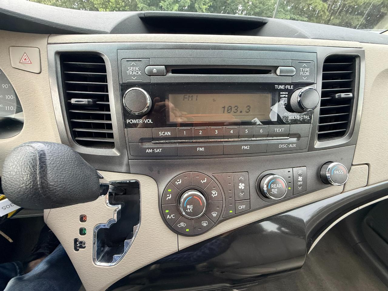 Toyota Sienna FWD 7-Passenger V6 2013
