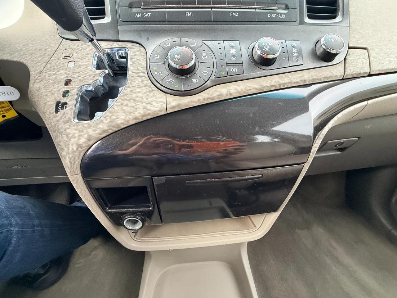 Toyota Sienna FWD 7-Passenger V6 2013