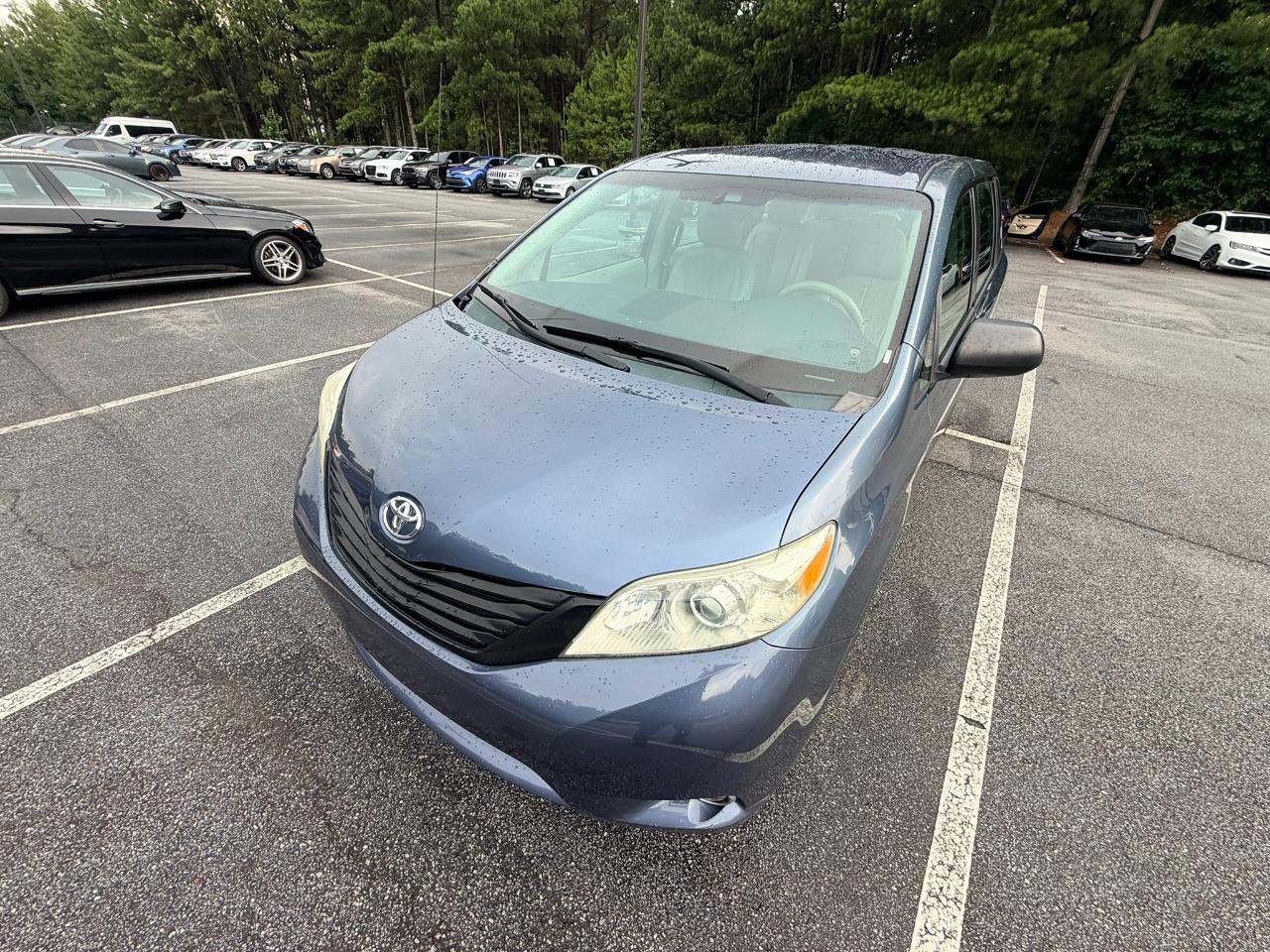 Toyota Sienna FWD 7-Passenger V6 2013