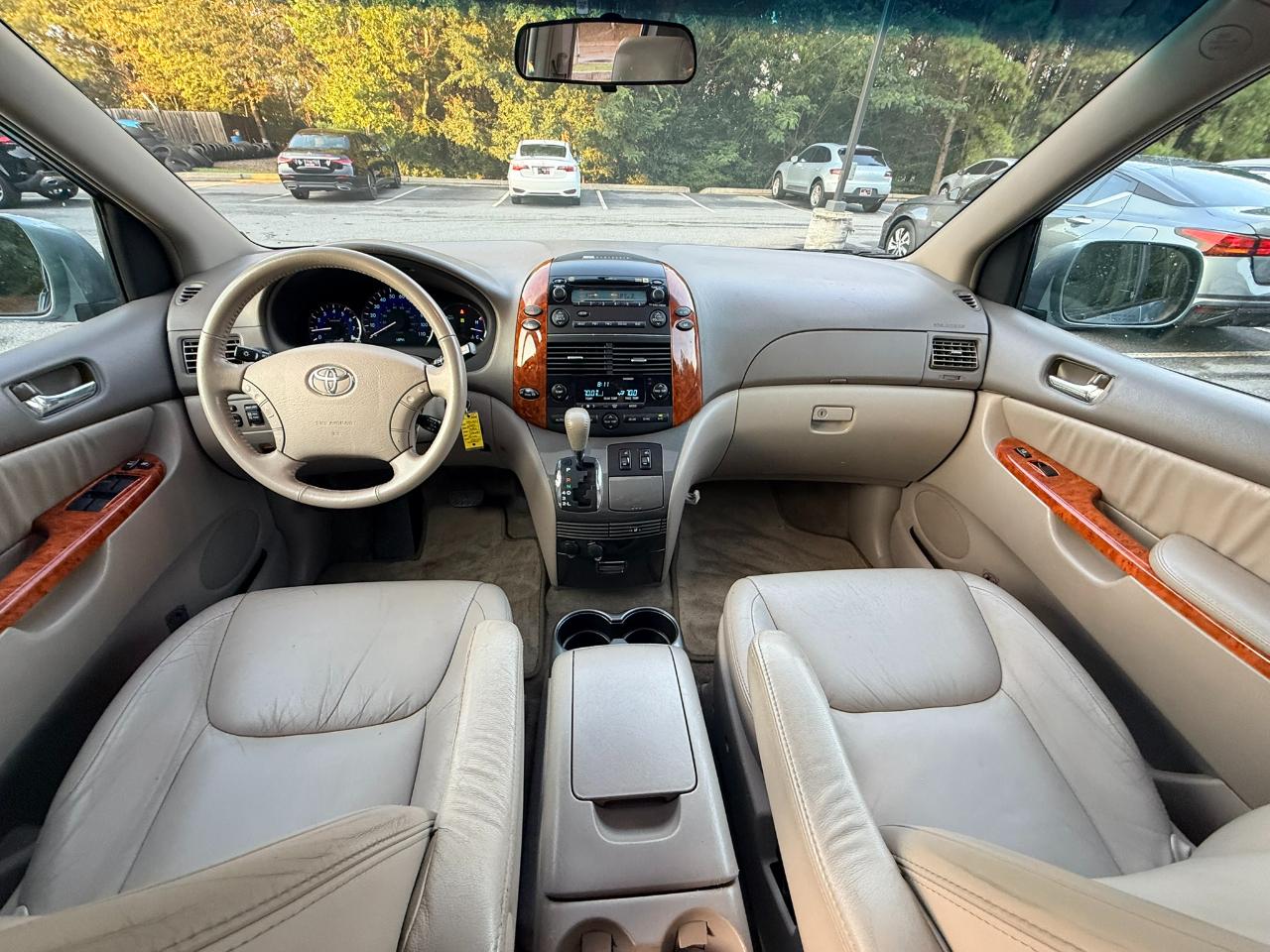 Toyota Sienna XLE FWD 2009