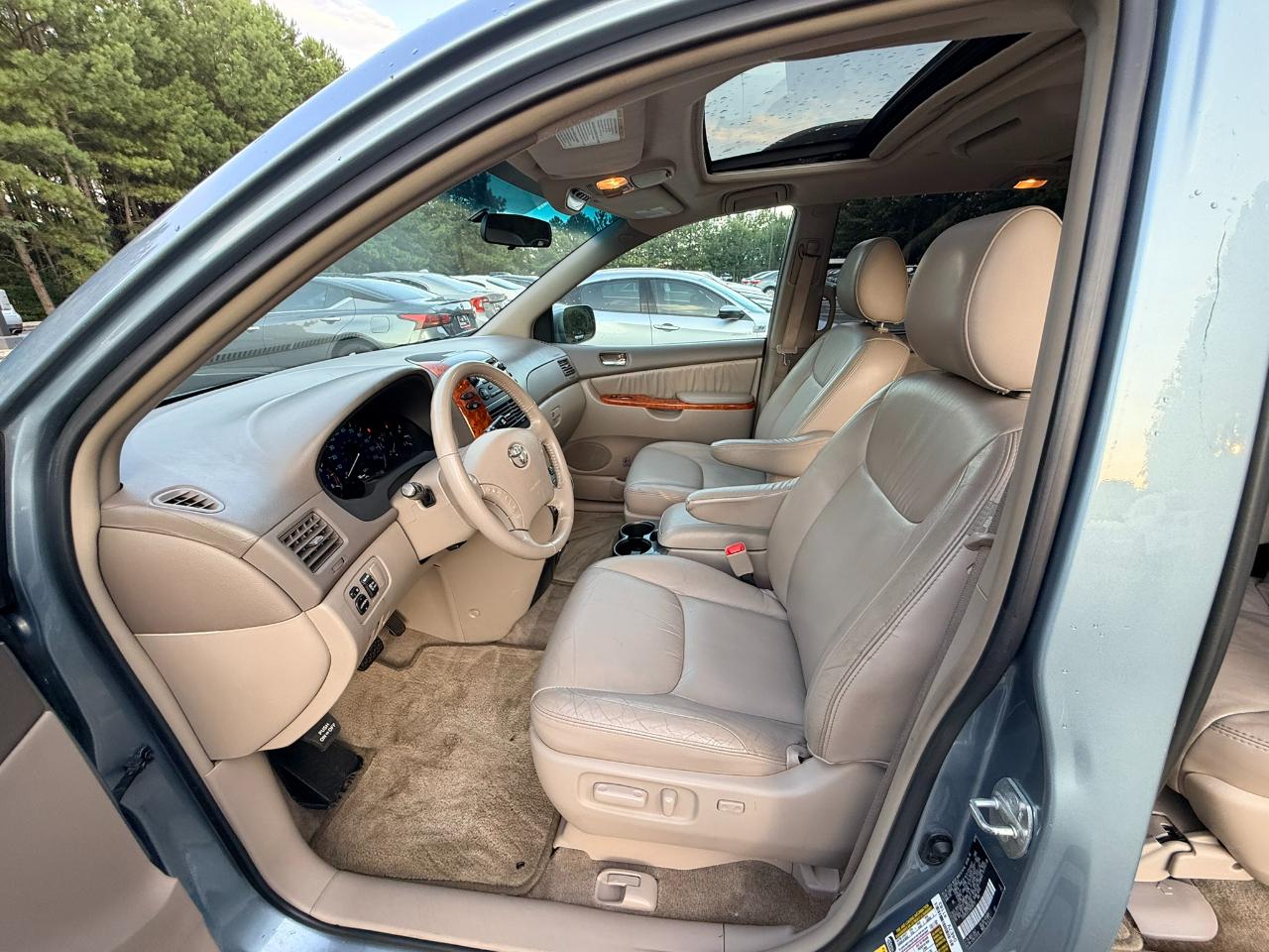 Toyota Sienna XLE FWD 2009