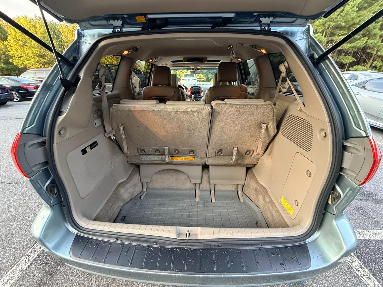 Toyota Sienna XLE FWD 2009