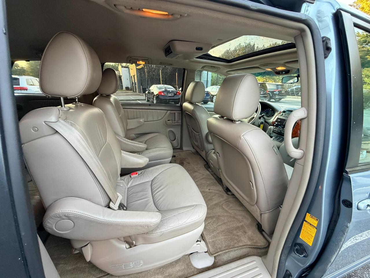 Toyota Sienna XLE FWD 2009