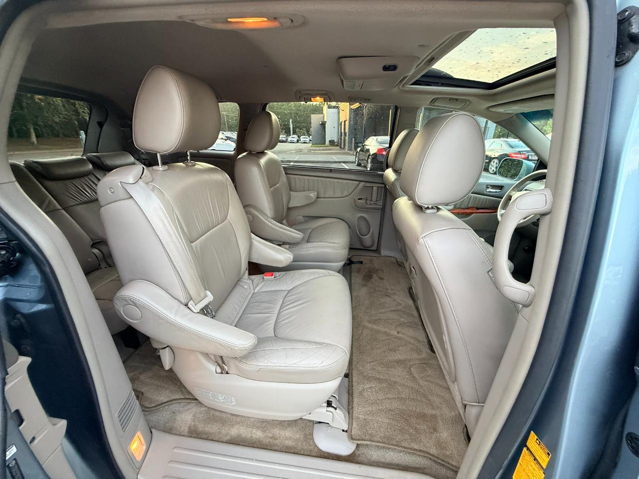 Toyota Sienna XLE FWD 2009
