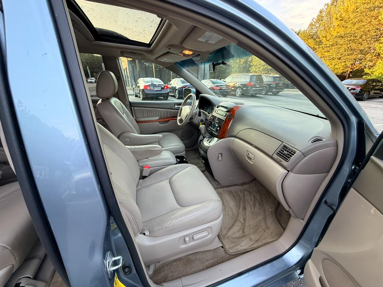 Toyota Sienna XLE FWD 2009