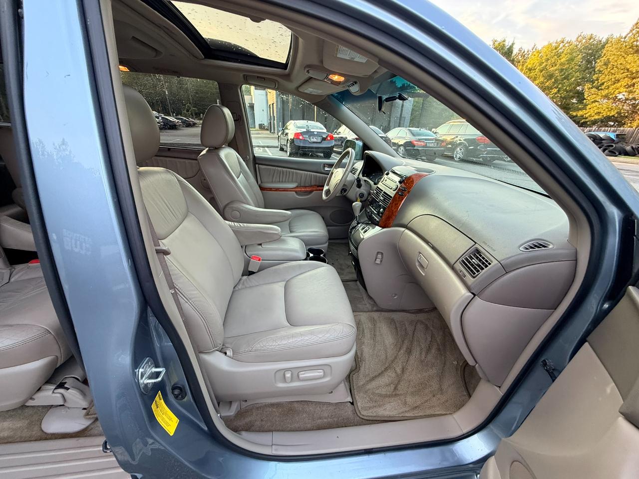 Toyota Sienna XLE FWD 2009