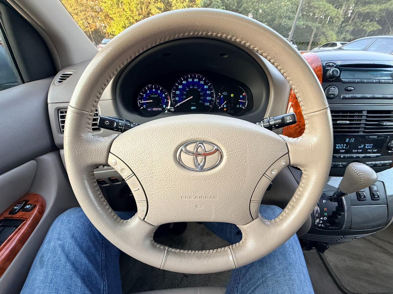 Toyota Sienna XLE FWD 2009
