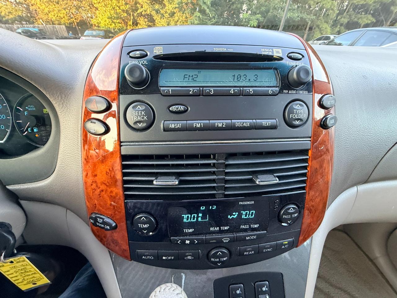 Toyota Sienna XLE FWD 2009