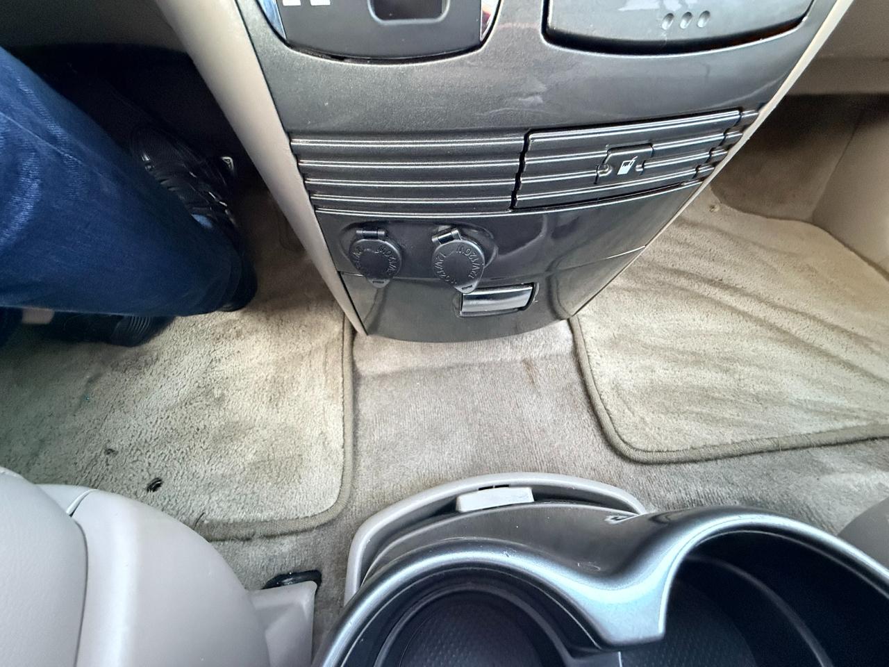 Toyota Sienna XLE FWD 2009