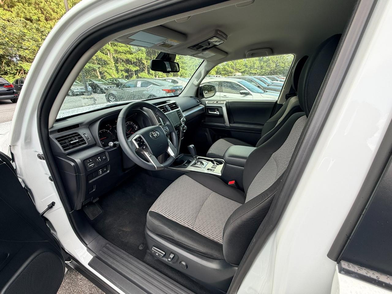 Toyota 4Runner SR5 2024
