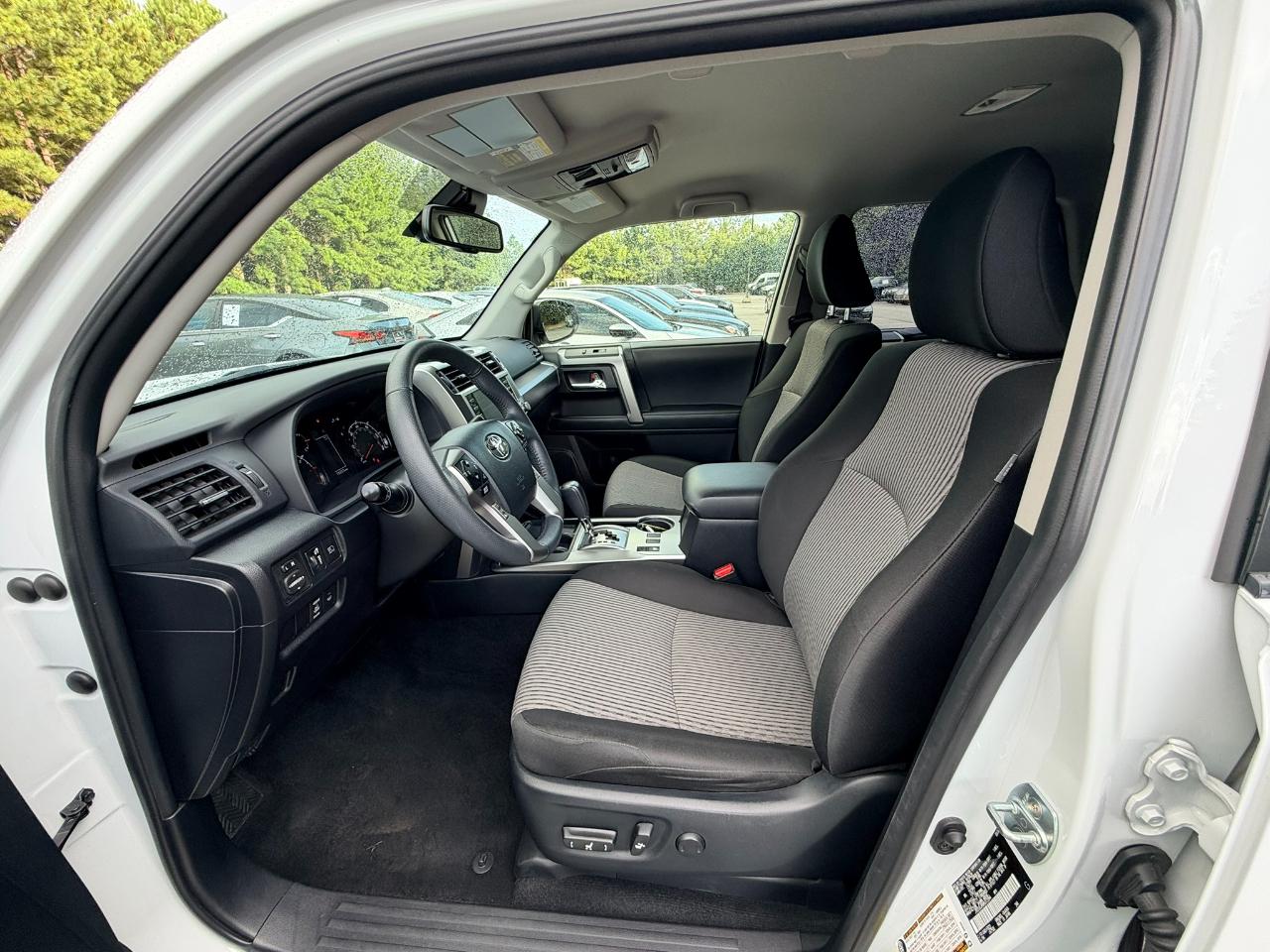 Toyota 4Runner SR5 2024