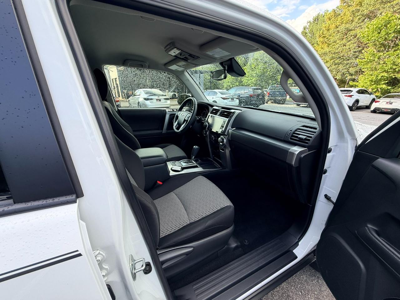 Toyota 4Runner SR5 2024