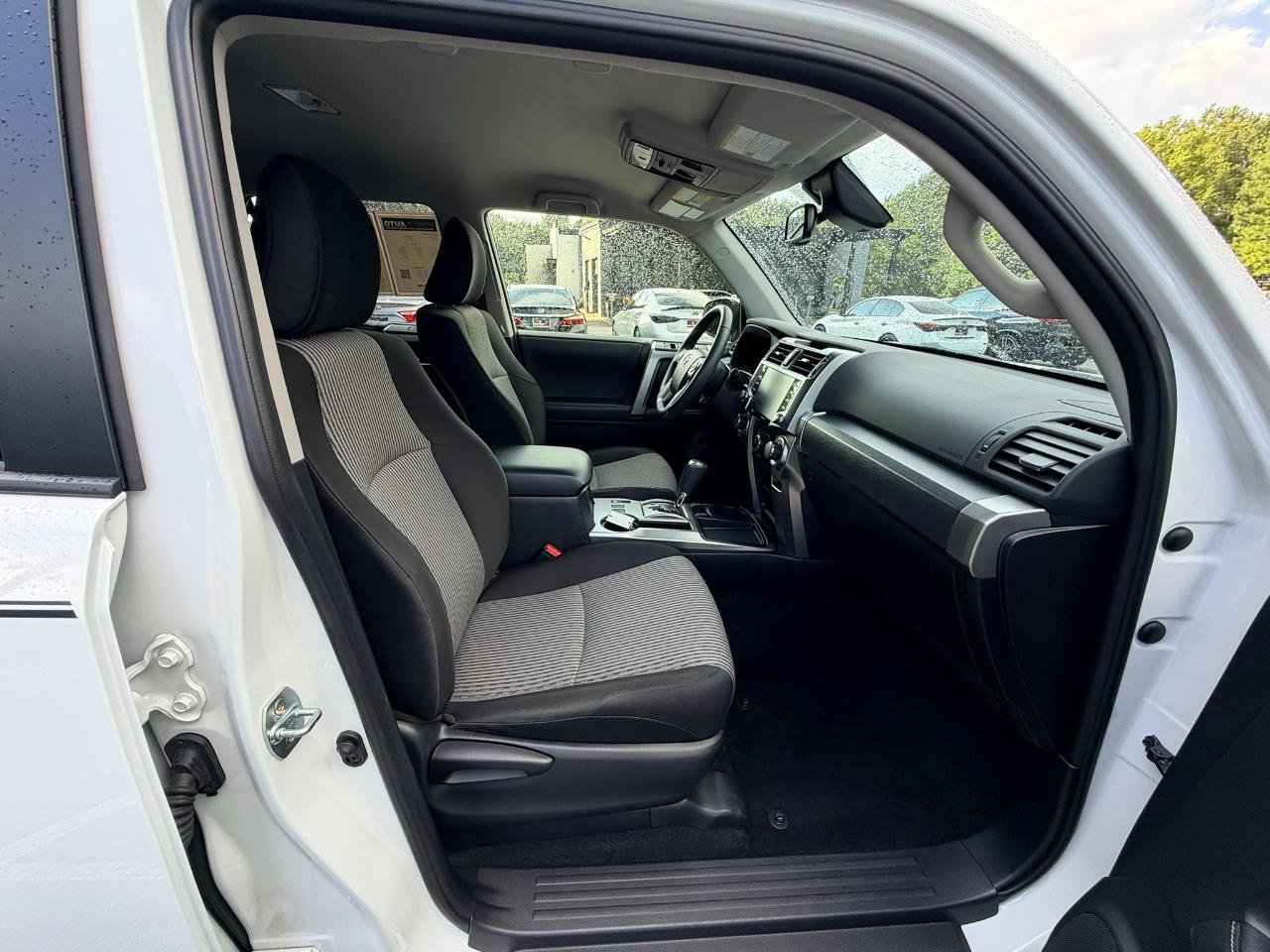 Toyota 4Runner SR5 2024