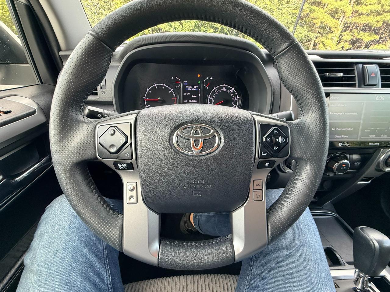 Toyota 4Runner SR5 2024