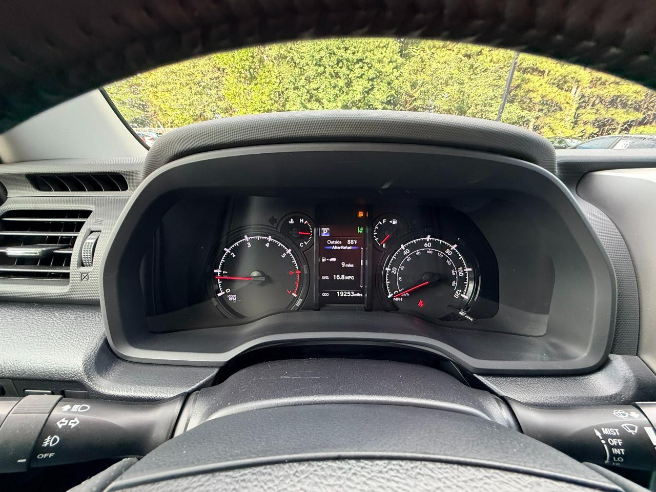 Toyota 4Runner SR5 2024