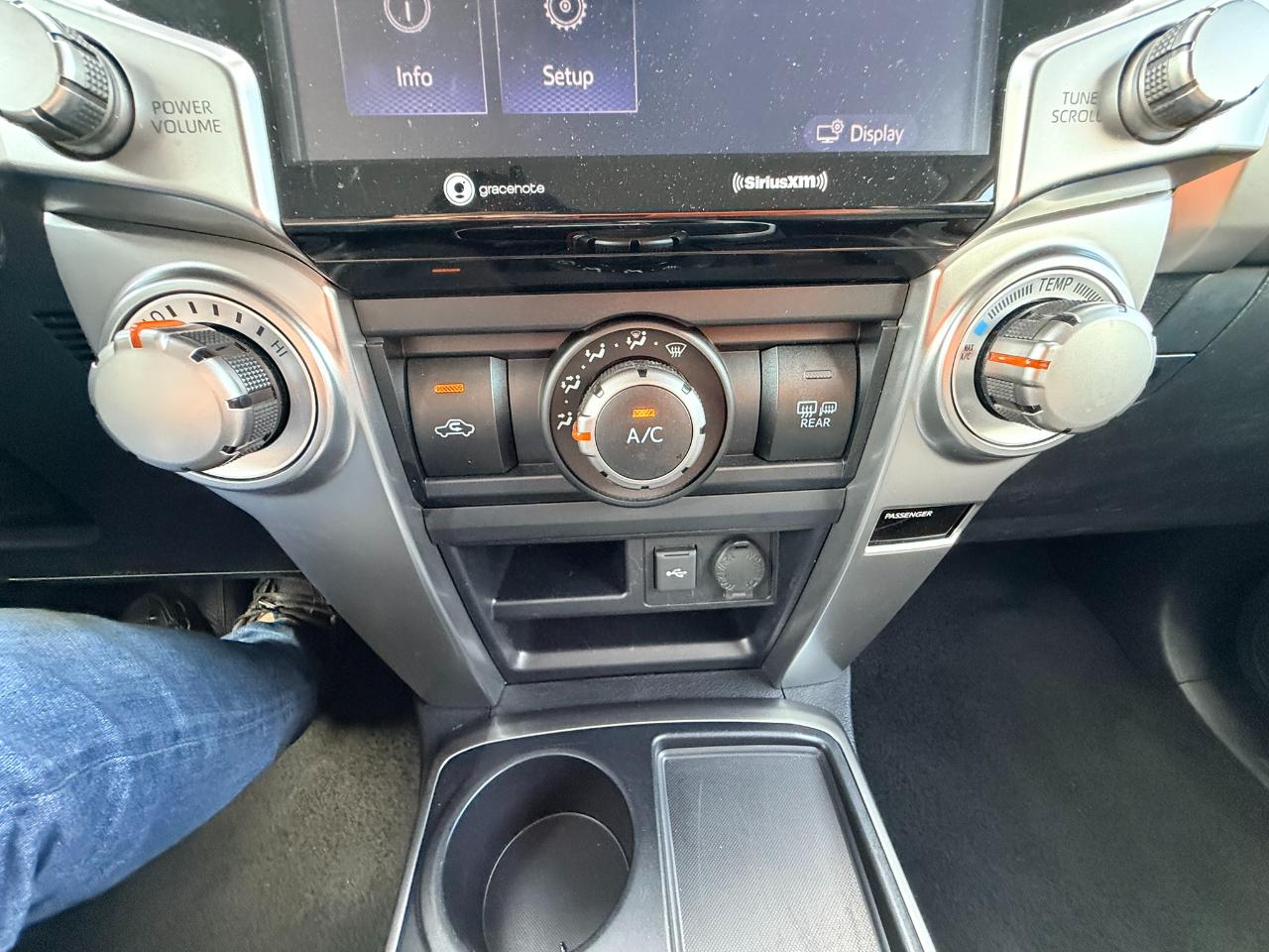 Toyota 4Runner SR5 2024
