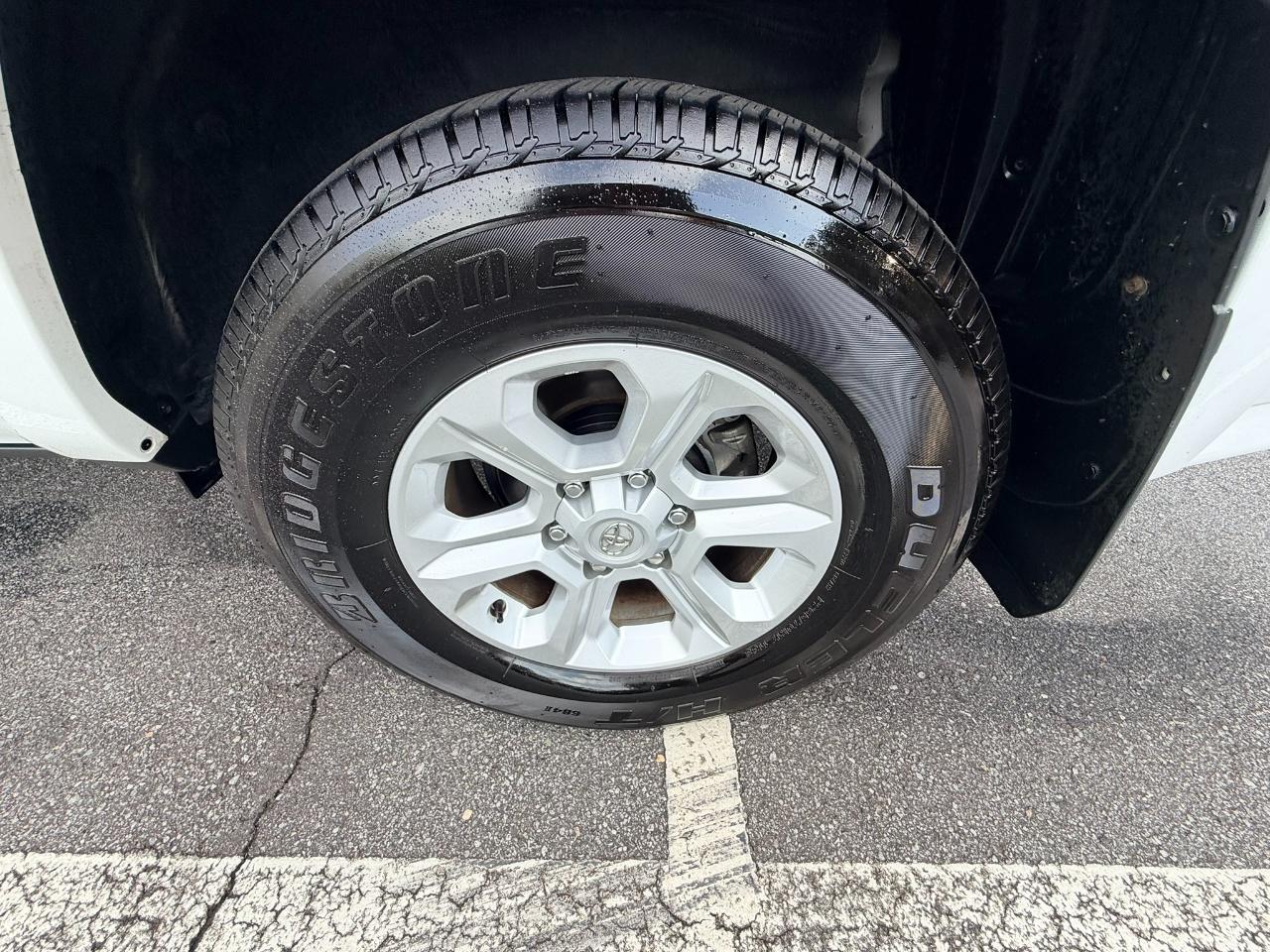 Toyota 4Runner SR5 2024