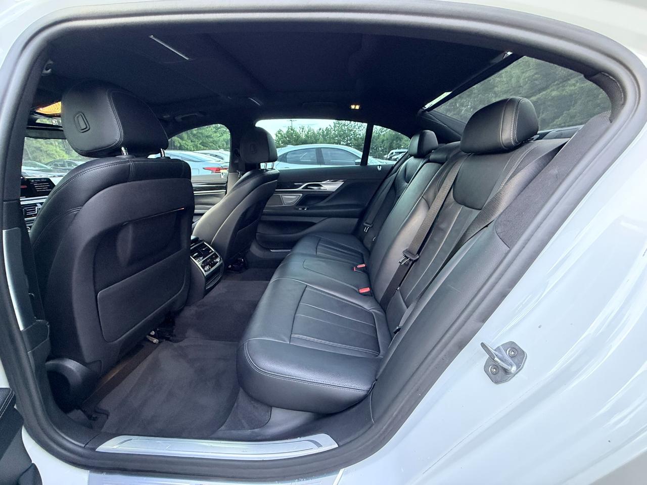 BMW 7-Series 740i 2019