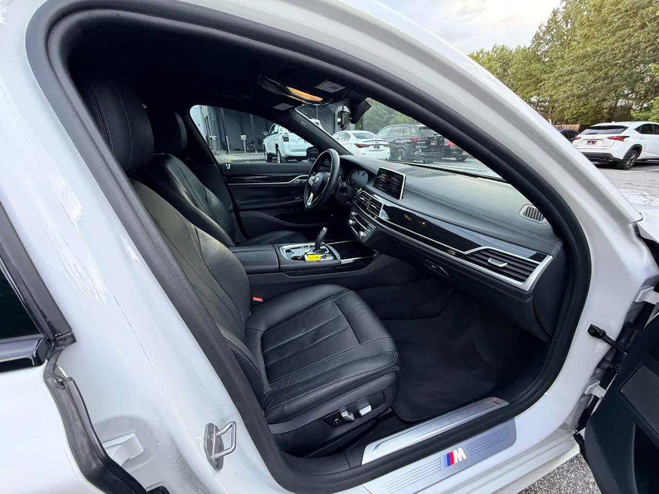 BMW 7-Series 740i 2019
