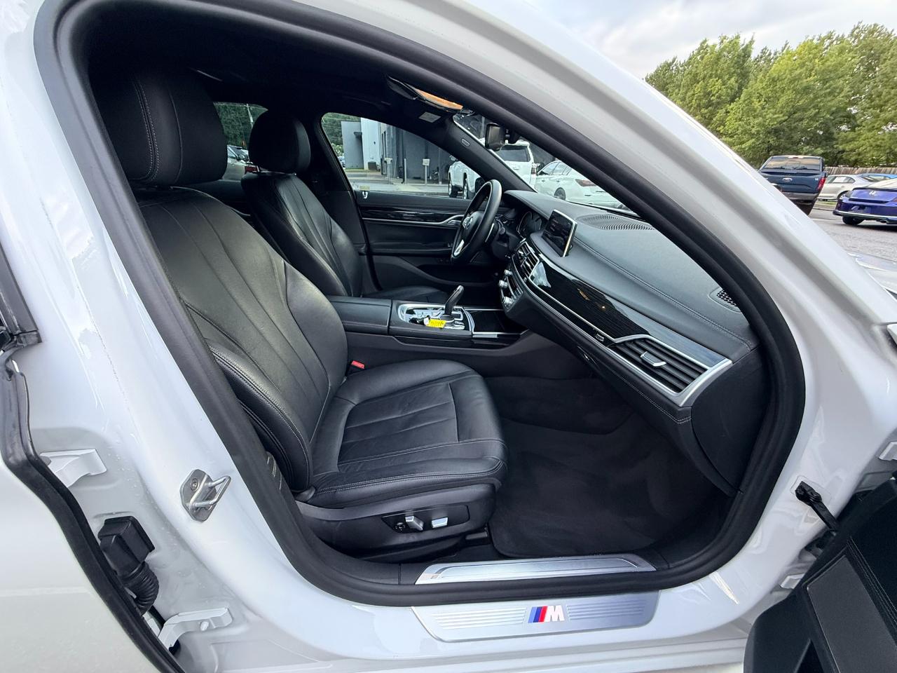 BMW 7-Series 740i 2019