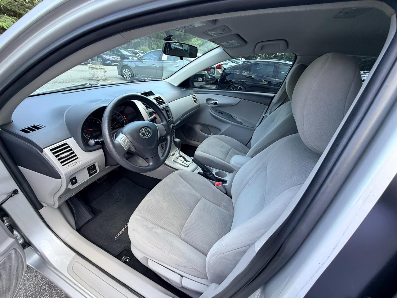 Toyota Corolla LE 4-Speed AT 2013