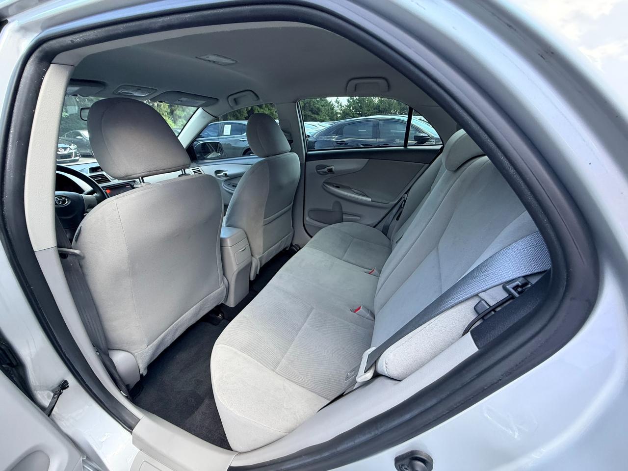 Toyota Corolla LE 4-Speed AT 2013