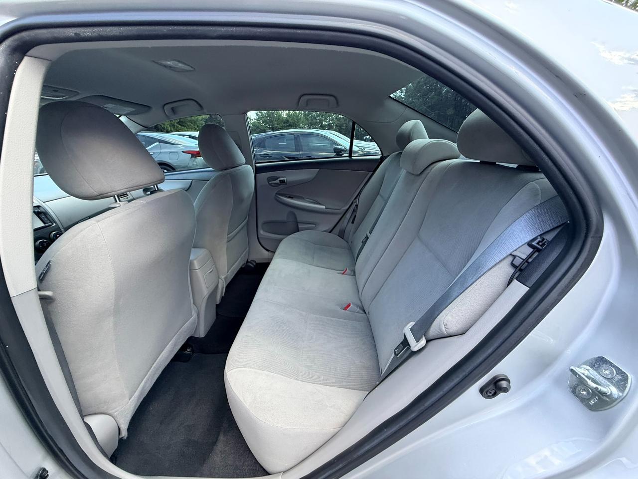 Toyota Corolla LE 4-Speed AT 2013