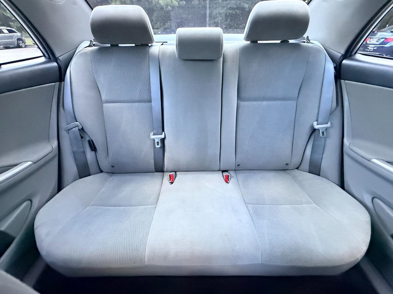 Toyota Corolla LE 4-Speed AT 2013