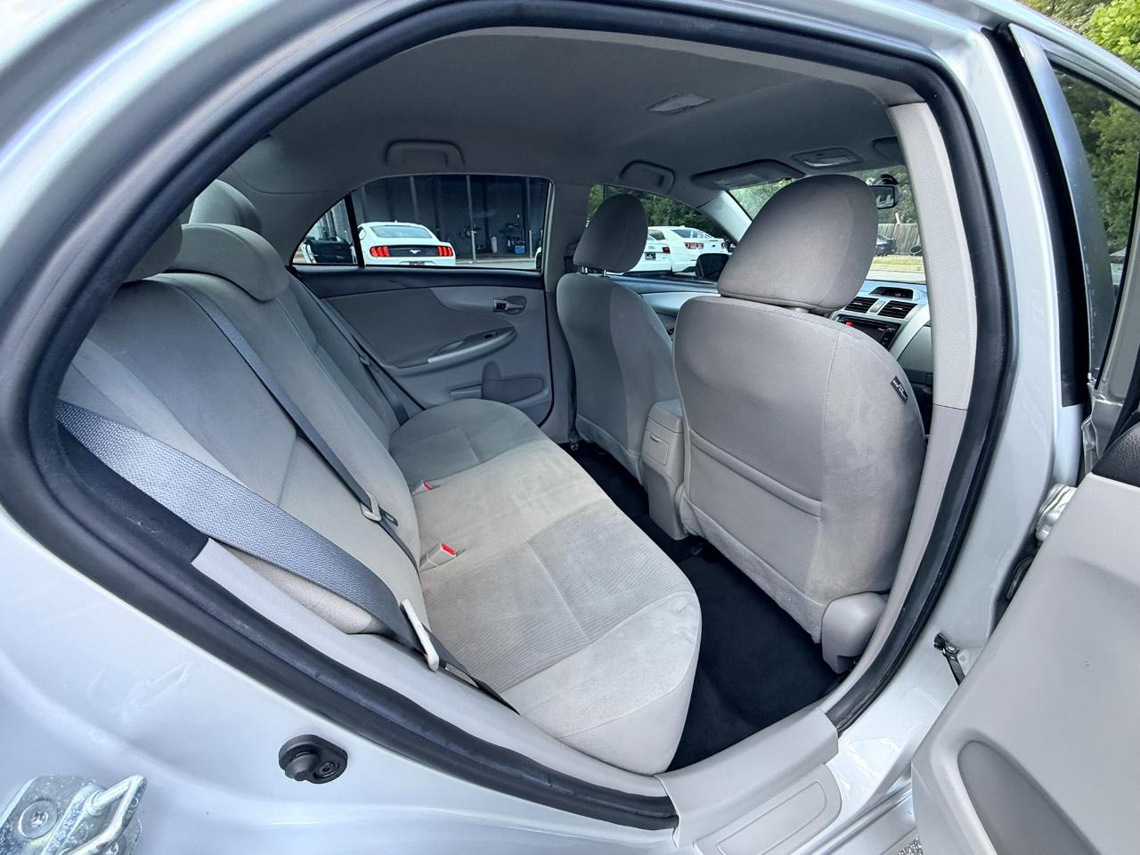 Toyota Corolla LE 4-Speed AT 2013