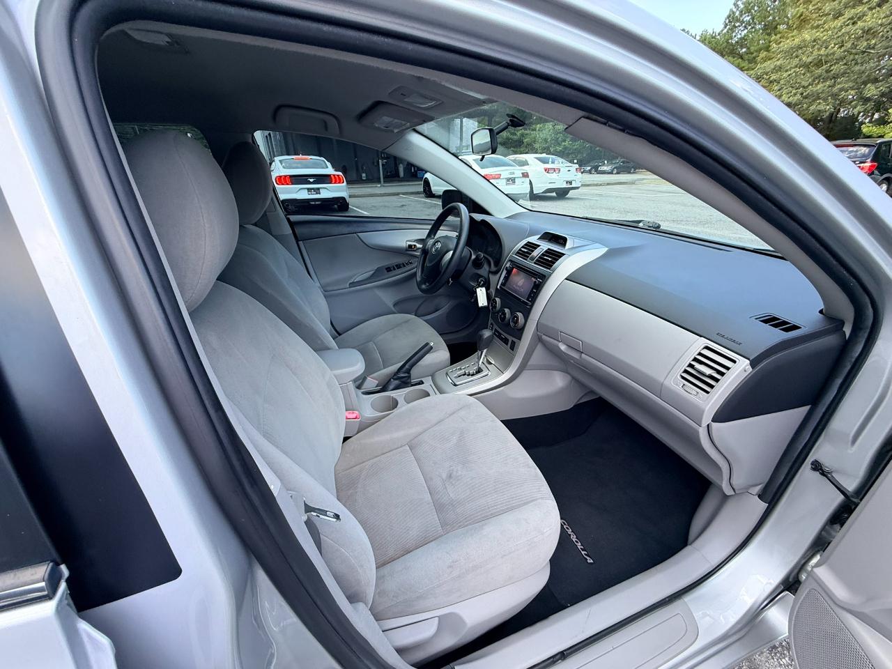 Toyota Corolla LE 4-Speed AT 2013