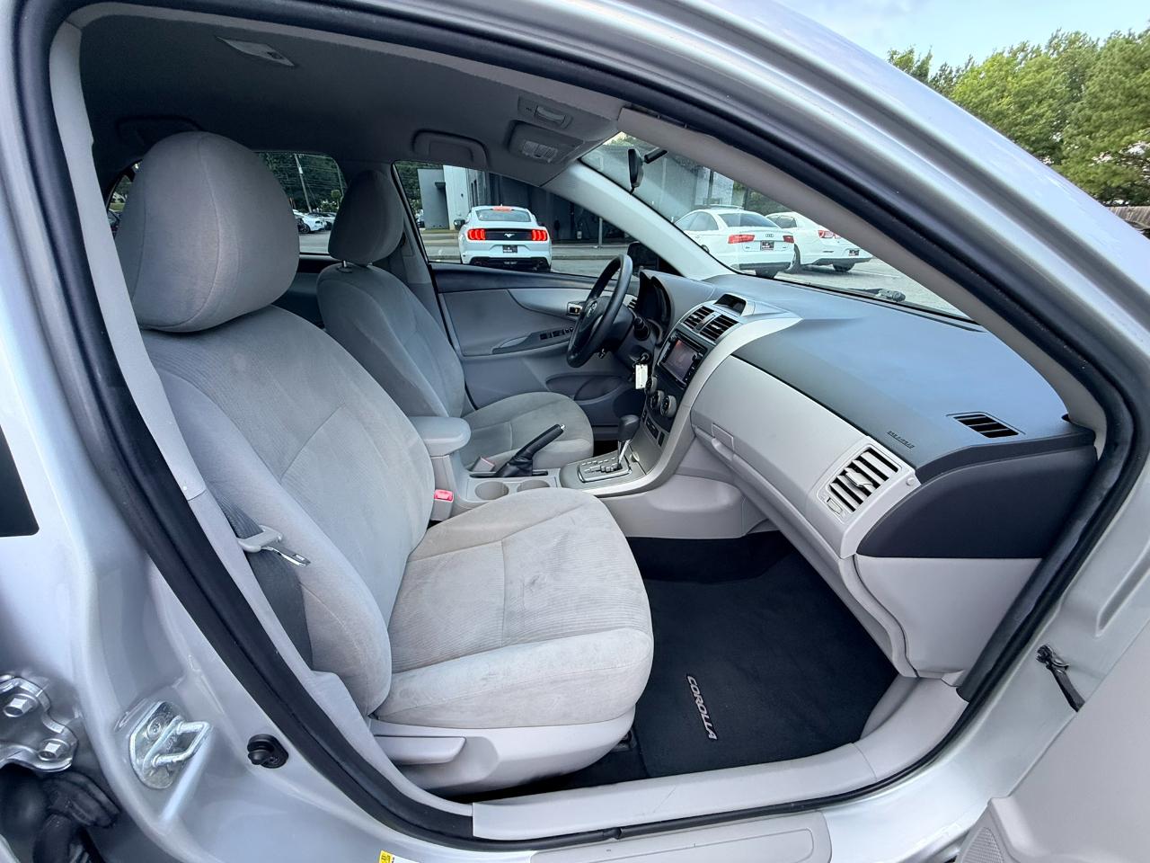 Toyota Corolla LE 4-Speed AT 2013