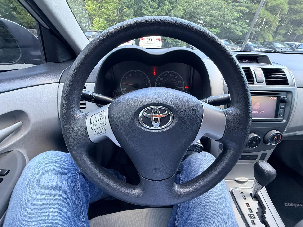 Toyota Corolla LE 4-Speed AT 2013