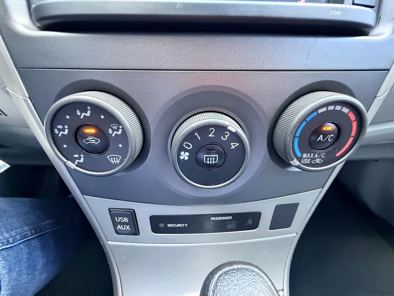 Toyota Corolla LE 4-Speed AT 2013