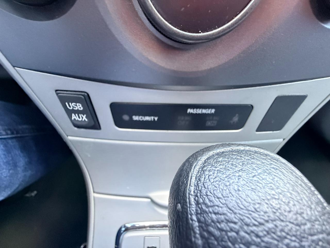 Toyota Corolla LE 4-Speed AT 2013