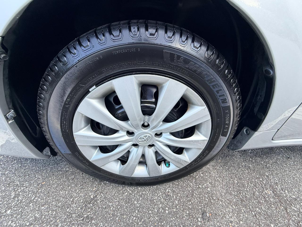 Toyota Corolla LE 4-Speed AT 2013