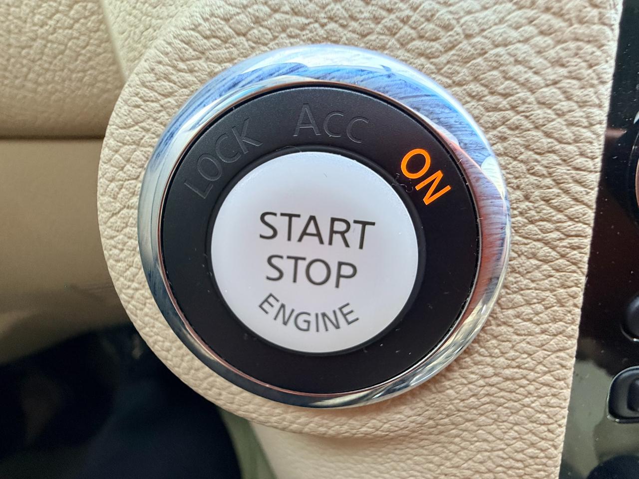 Infiniti QX70 Base 2016