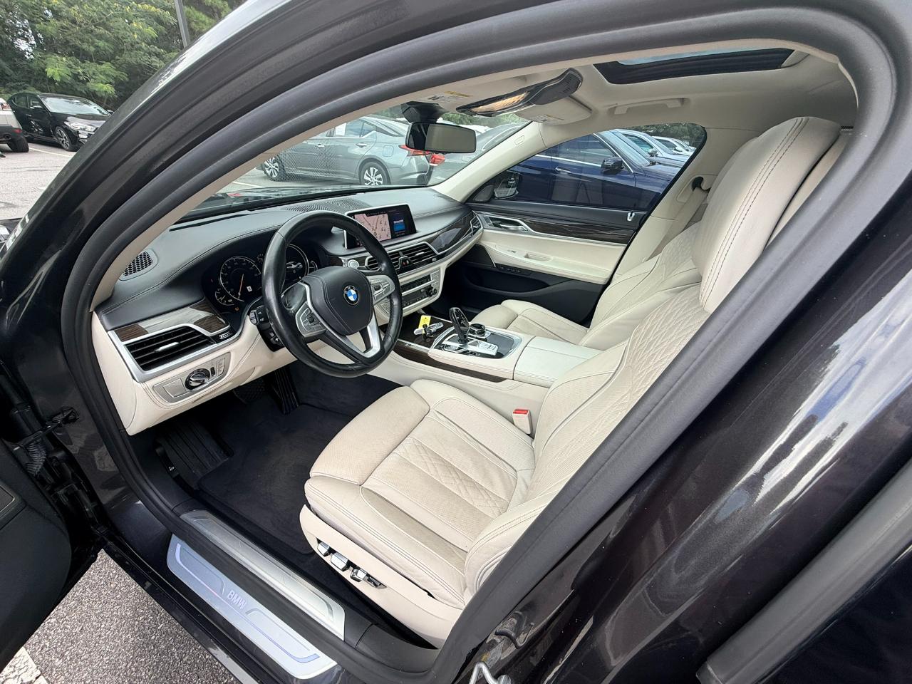 BMW 7-Series 740i 2019