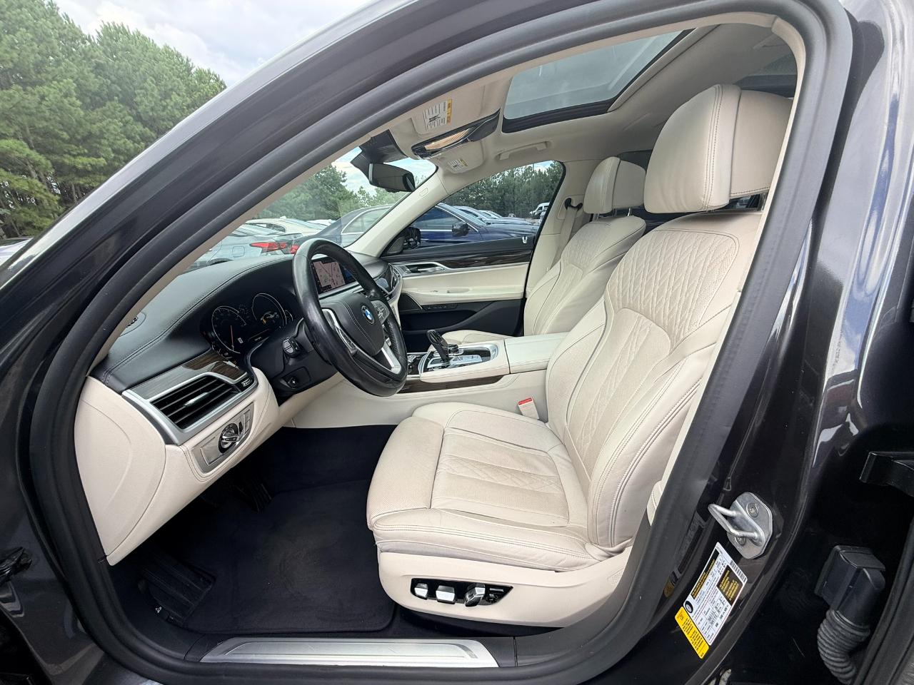 BMW 7-Series 740i 2019