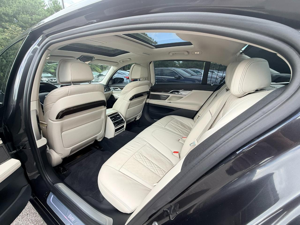 BMW 7-Series 740i 2019